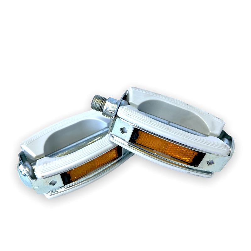 Union pedal white with reflectors