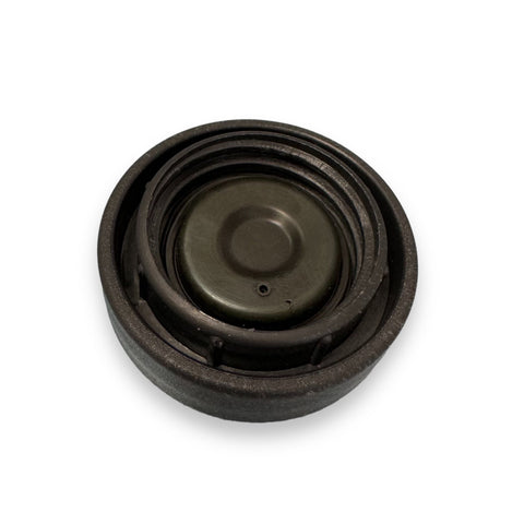 Cover for plastic fuel tank with thread